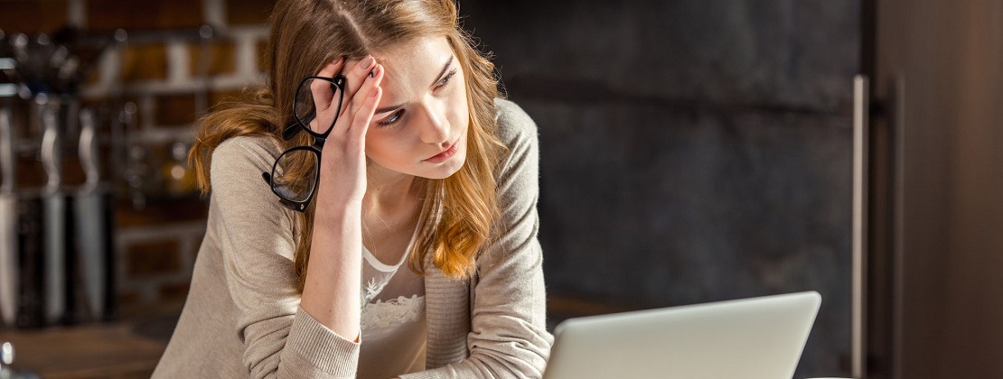 business woman looking at screen with a headache